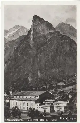 Oberammergau Passionstheater mit Kofel ngl C7857