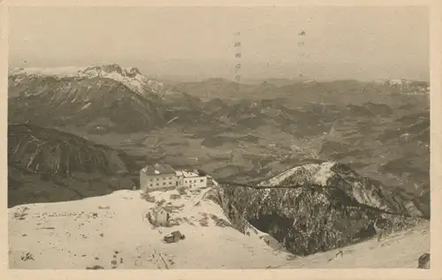 Berghütte: Watzmannhaus mit Blick auf Berchtesgaden gl1927 104.718