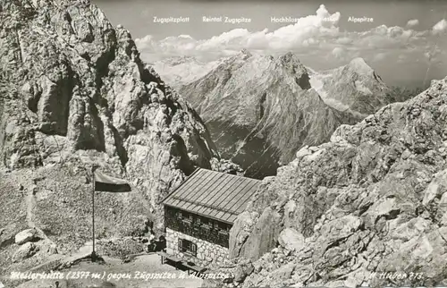 Berghütte: Meilerhütte gegen Zugspitze und Alpspitze gl1969 104.479