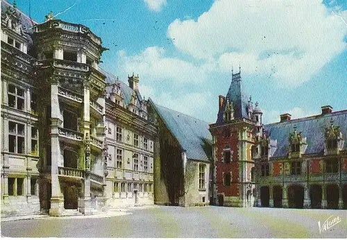 F Blois (Loir et Cher) La cour d'honneur du château gl1972 C7666