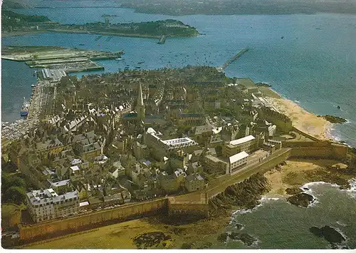 Saint-Malo - Cité Corsaire Vue générale ngl C9437