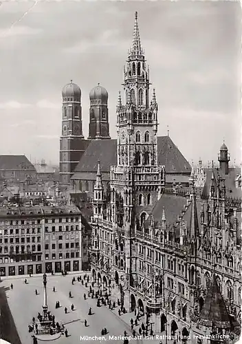 München Marienplatz mit Rathaus und Frauenkirche gl1957 143.412