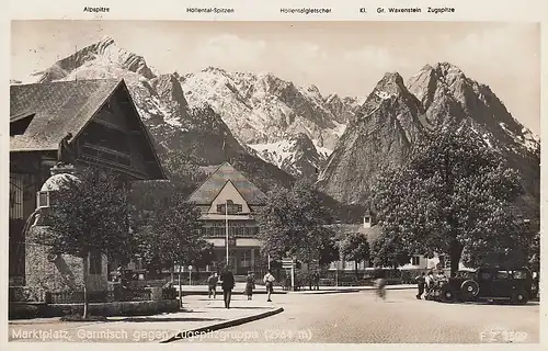 Garmisch - Marktplatz gegen Zugspitzgruppe gl1937 D1255