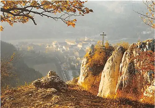 Beuron im Donautal Petersfelsen mit Blick auf die Abtei ngl 141.018