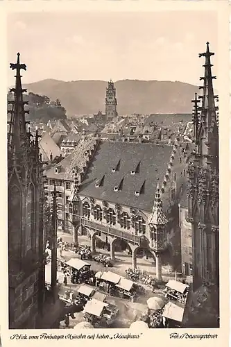 Freiburg im Breisgau Blick vom Münster auf das historische Kaufhaus ngl 141.078