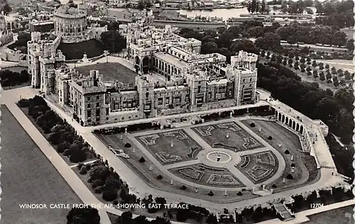 Windsor Castle from the air gl1953 143.027