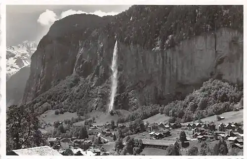 Lauterbrunnen mit Staubbachfall und Breithorn ngl 142.977