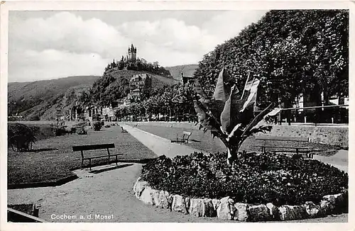 Cochem mit Mosel-Anlagen und Burg ngl 145.038