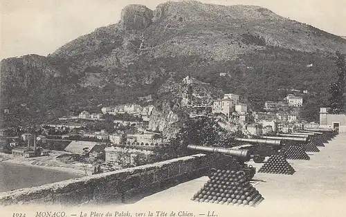 Monaco La Place du Palais vers la Tète de Chien ngl D1311