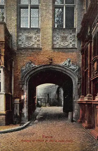 Furnes Portique de l'Hotel de Ville et ruelle feldpgl1915 149.341