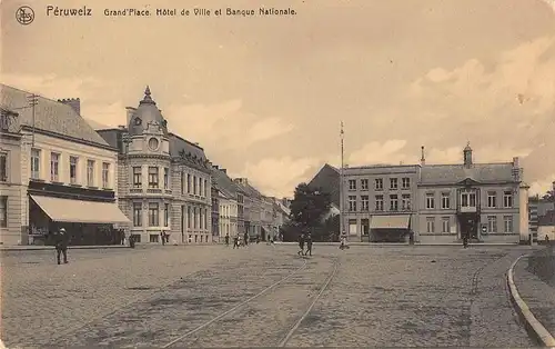 Péruwelz Grand'Place Hotel de Vlle et Banque Nationale ngl 149.504