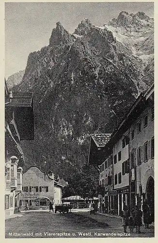 Mittenwald mit Viererspitze u. Westl.Karwendelspitze ngl D1108