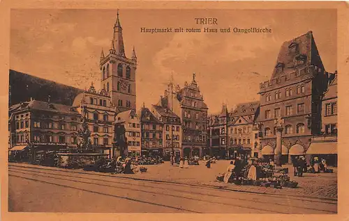 Trier Hauptmarkt mit rotem Haus und Gangolfkirche ngl 146.112