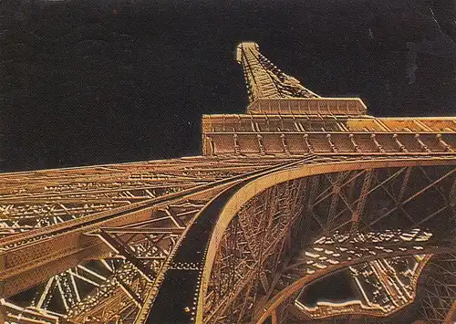 Paris Un vue insolite de la Tour Eiffel gl1983 D6798