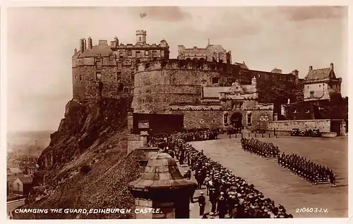 Schottland: Edinburgh Castle, Changing the Guard ngl 146.902