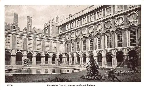 England: London Hampton Court Palace Fountain Court ngl 147.540