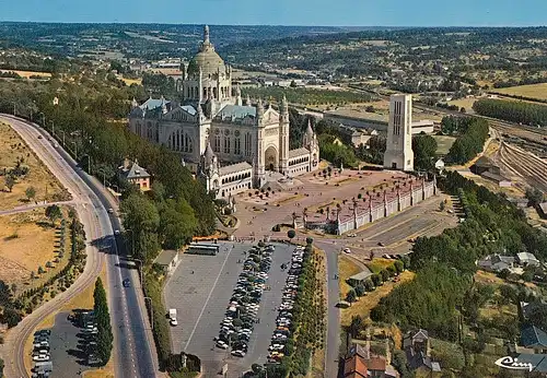 Lisieux (Calvados) Vue aérienne sur la Basilique ngl D2251