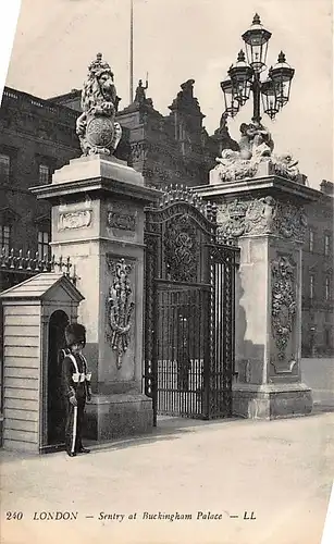 England: London Sentry at Buckingham Palace ngl 147.444
