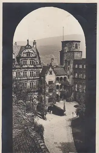 Heidelberg Blick in den Schloßhof gl1932 D2177