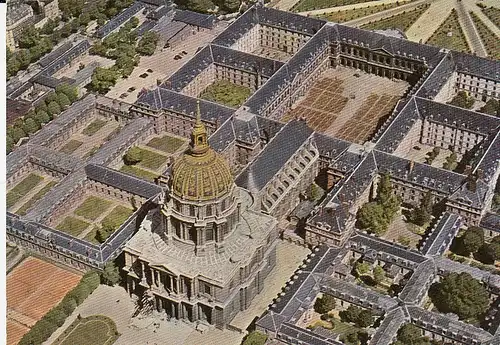 Paris La Chapelle et l'Hôtel des Invalides ngl D8254