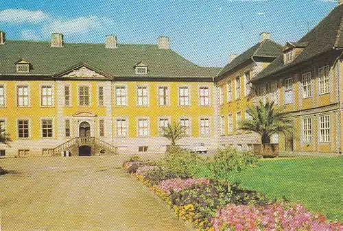 Oranienbaum Ehrenhof und Schloß glum 1975? D5438