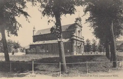 Gent Klein Begijnhof Voorhof en Kerk ngl D2822