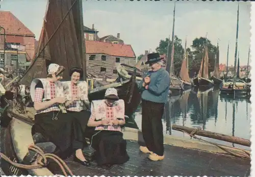 Niederlande: Spakenburg - Partie am Hafen mit Arbeiterinnen ngl 223.580