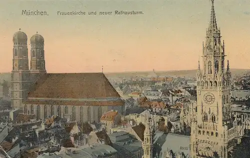 München Frauenkirche und neuer Rathausturm ngl D3533