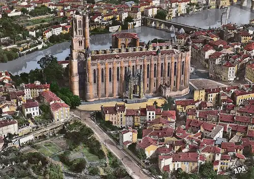 Albi /Tarn) Vue Aérienne Basilique Ste Cécile et le Vieil Albi ngl D8147