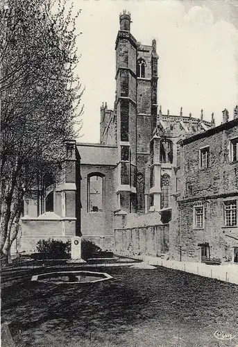 Narbonne (Aude) Le Jardin du Musée et Tour St-Just ngl D8167