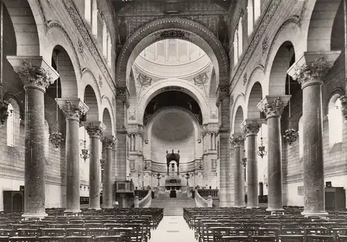 Tours (Indre-et-Loire) Intérieur de la Basilique St-Martin ngl D8063