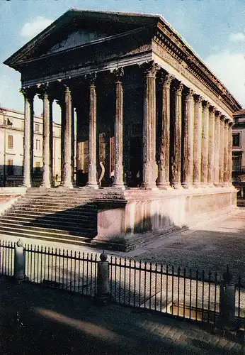 Nimes (Gard) Le Maison Carrée ngl D8152