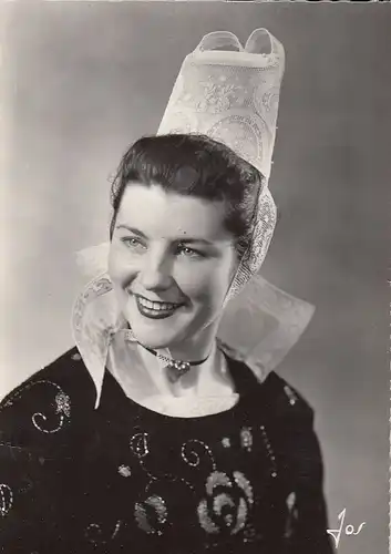 Bretagne Jeune Fille en costume du pays glazig ngl D8226