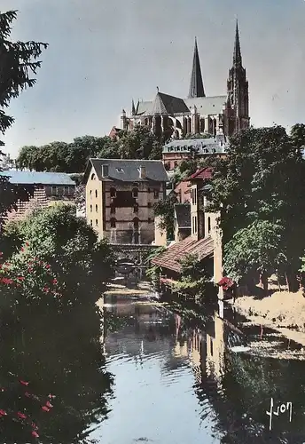 Chartre (Eure-et-Loir) Les rives de l'Eure et la Cathédrale ngl D8241