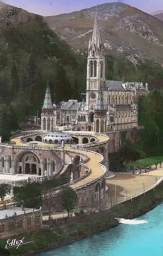 Lourdes (Htes-Pyr.) La Basilique et le Gave ngl D8320