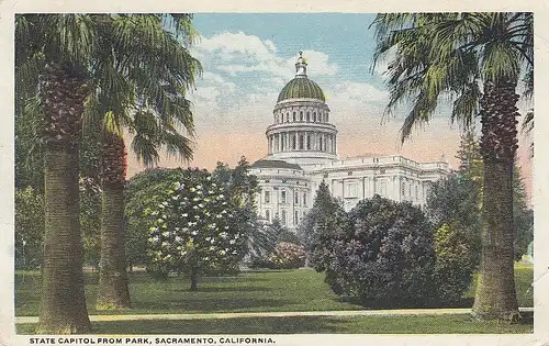 Sacramento, California, State Capitol from Park glum 1920? D9254