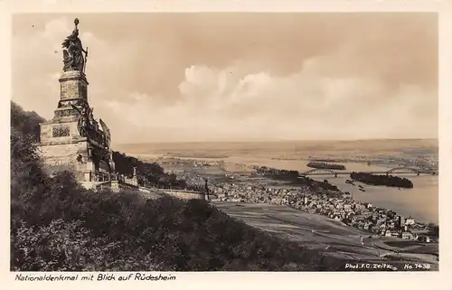 Nationaldenkmal mit Blick auf Rüdesheim ngl 155.544