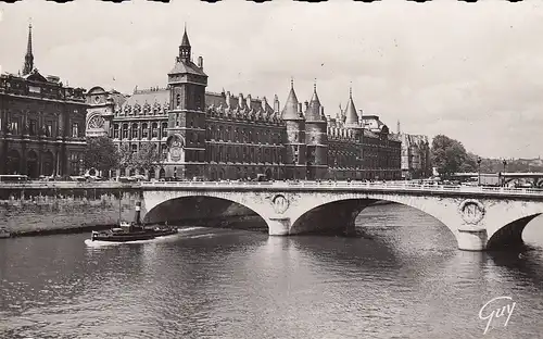 Paris La Seine, le pont au Change et le Palais de Justice ngl D8251