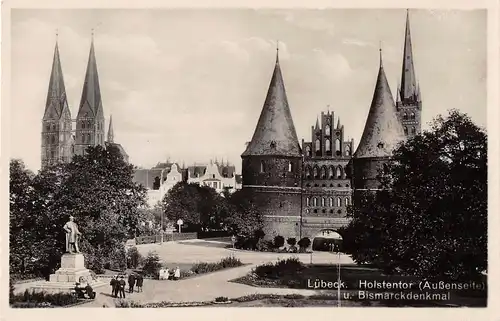 Lübeck Holstentor Außenseite und Bismarckdenkmal gl 153.738