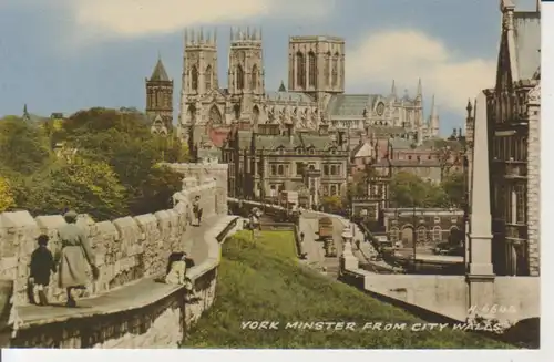 York Minster from City Walls „The Cathedral Church of St Peter“ ngl 223.511