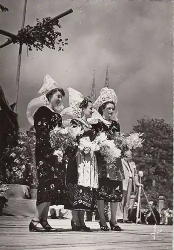 Bretagne Jeune filles en costume de Rosporden, Pont-Aven ngl D8224