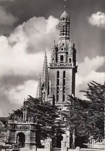 Bretagne Pleyben (Finistére) Le trois clochers de l'Eglise du XVI. Siècle ngl D8234