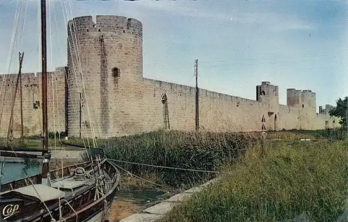 Aigues Mortes (Gard) Le Rempart Sud et le Canal ngl D8295