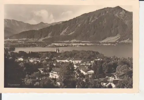 Tegernsee mit Gebirge im Hintergrund gl1942 222.347