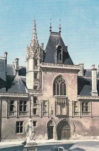 Bourges (Cher) Hôtel Jaques-Coeur, Facade Orientale, l'entrée ngl D8277