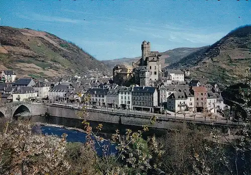 Estaing (Aveyron) Vue général ngl D9910