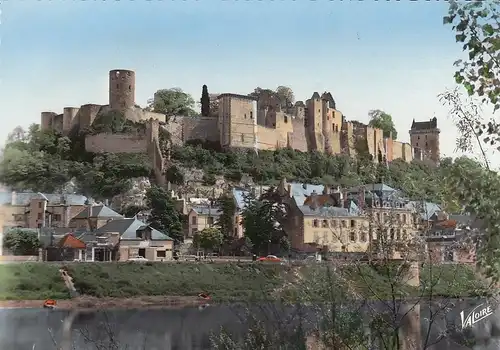 Chinon (Indre-et Loire) Le Château dominant la Vienne ngl D8111