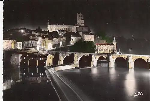 Albi /Tarn) Eclairage de Nuit sur la Basilique Ste Cécile e le Pont Vieux ngl D8146