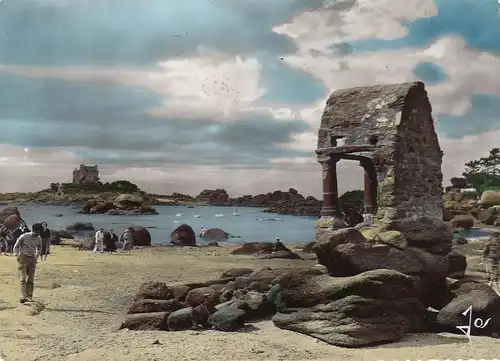 Ploumanach (C.-du-N.) L'oratoire de St-Guirec sur la Plage ngl D8087