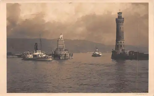 Lindau im Bodensee Hafenausfahrt mit Blick auf Gebirge ngl 154.729